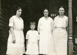 Cleva McKinney Elkin(right) with daughters (l-r)Callie, Blanche, and Mary. (c. 1922)
