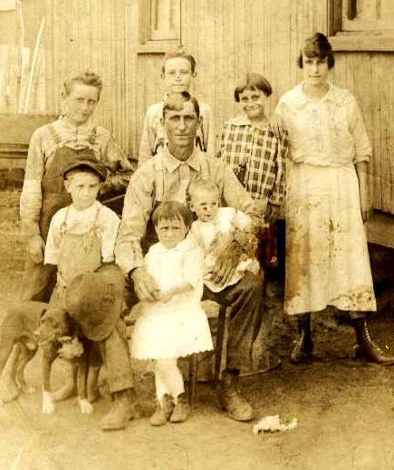 George Washington Stanfield w/children Andrew, Ernest, Bessie, Etta, Fate, Sue, Huck