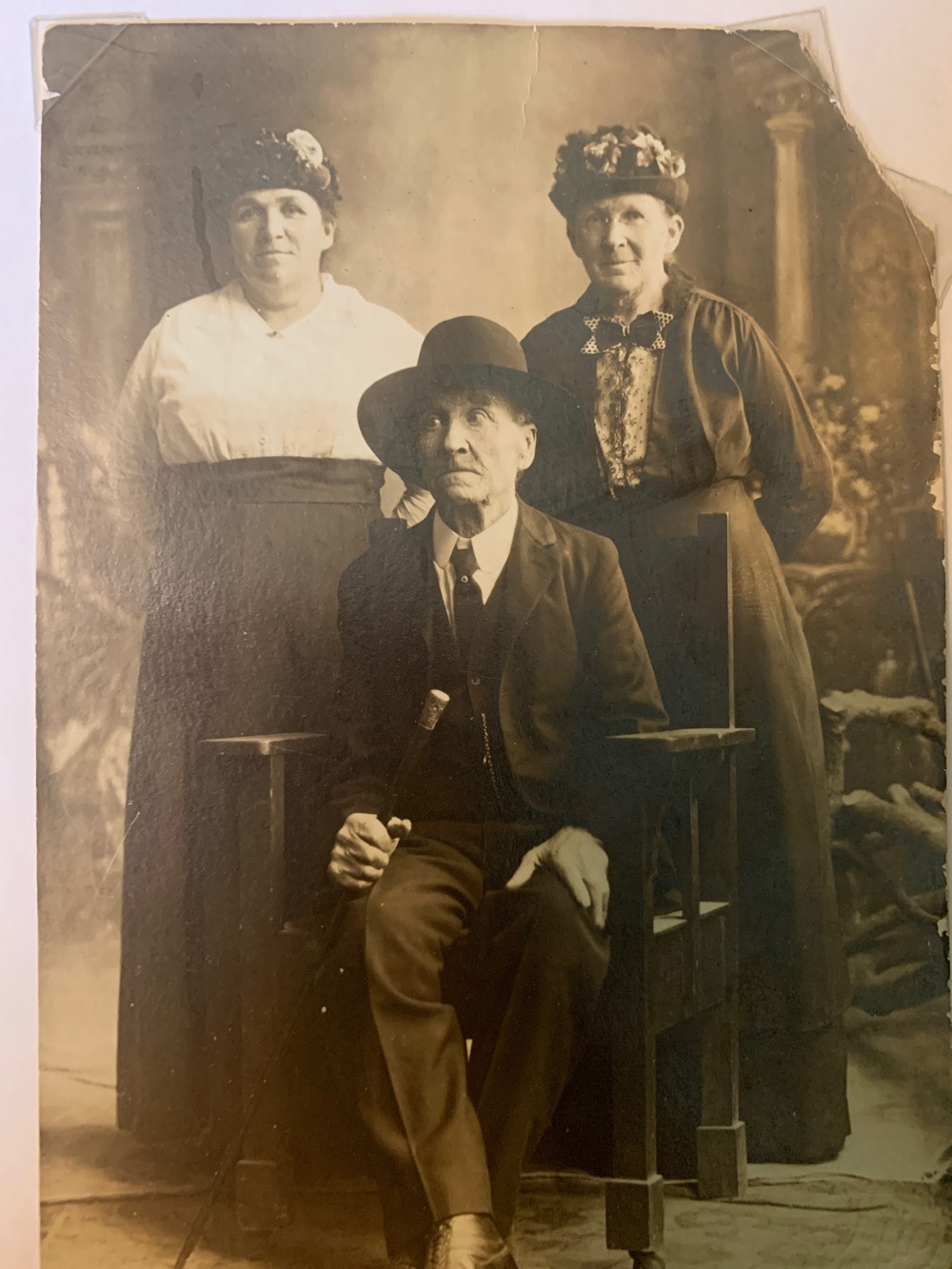 Gust Larson and daughters