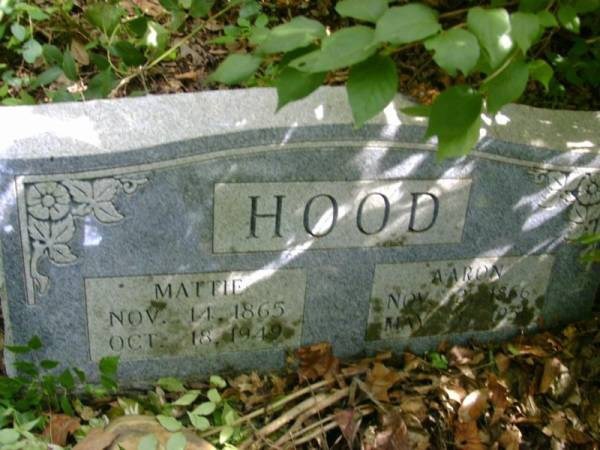 Grave-HOOD Mattie & Aaron