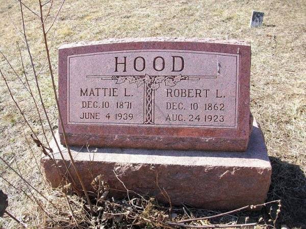 Grave-HOOD Mattie & Robert