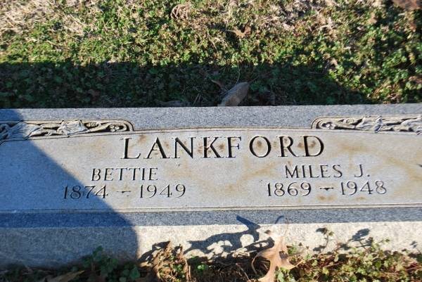 Grave-LANKFORD Bettie & Miles J