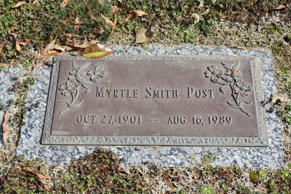 Grave-POST Myrtle Smith