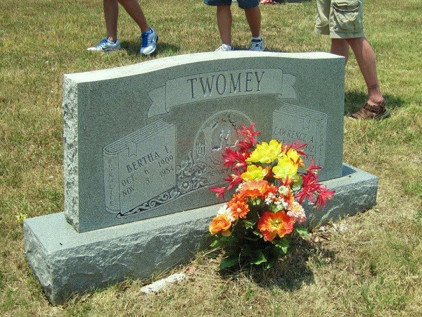 Grave-TWOMEY Bertha I & Lawrence A